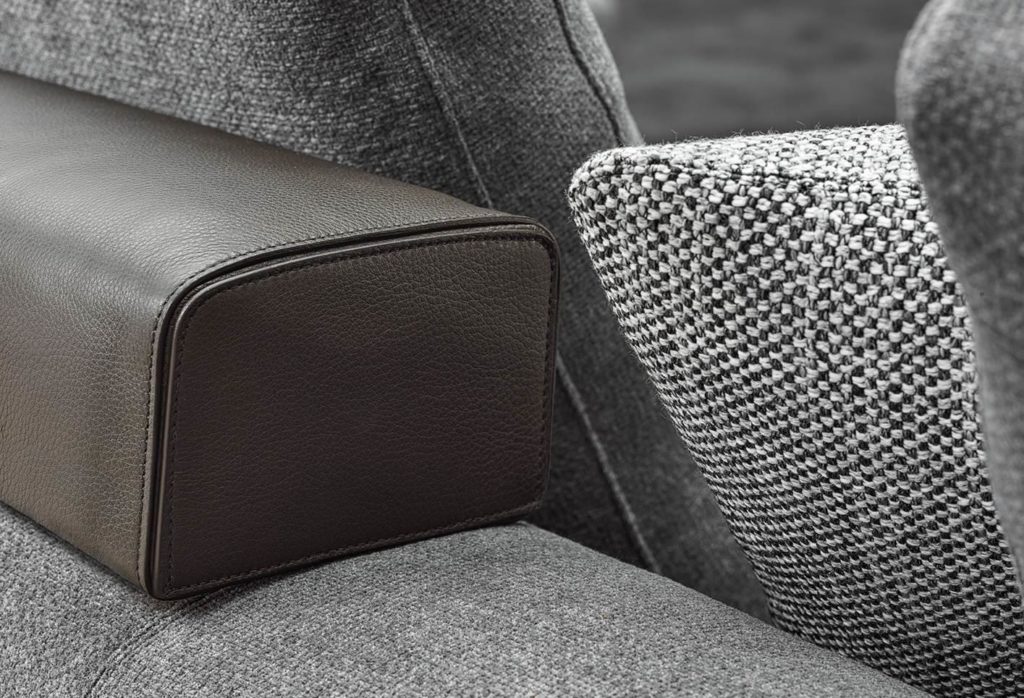Détail Minotti Connery avec appuie-tête en cuir