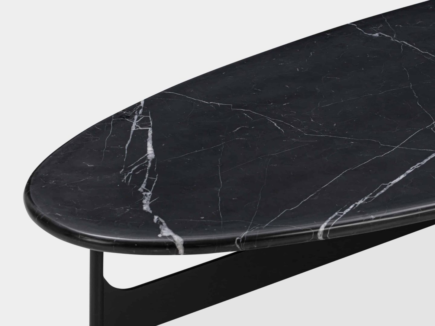 Wendelbo_Floema_Oval table_Black marble top_V3_300 dpi_Grey background